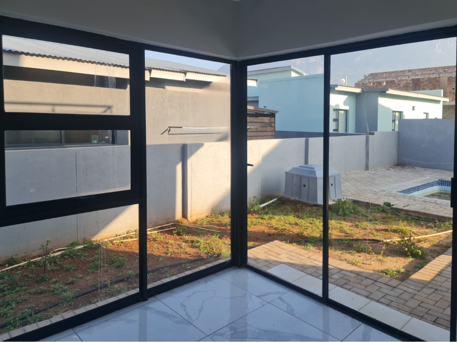 To Let 4 Bedroom Property for Rent in Melodie North West